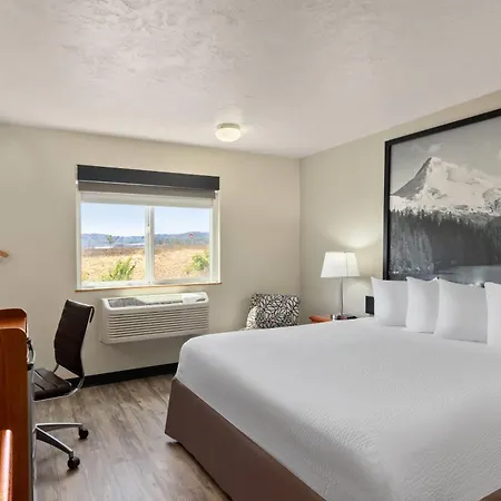 Super 8 By Wyndham Roseburg Hotel Exterior photo