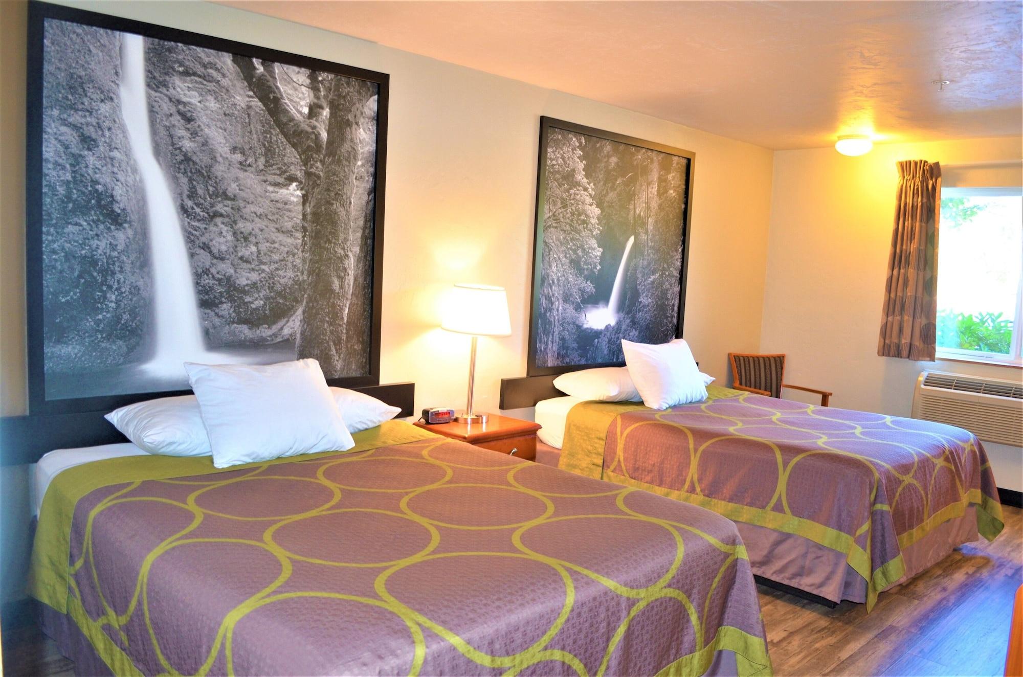 Super 8 By Wyndham Hotel