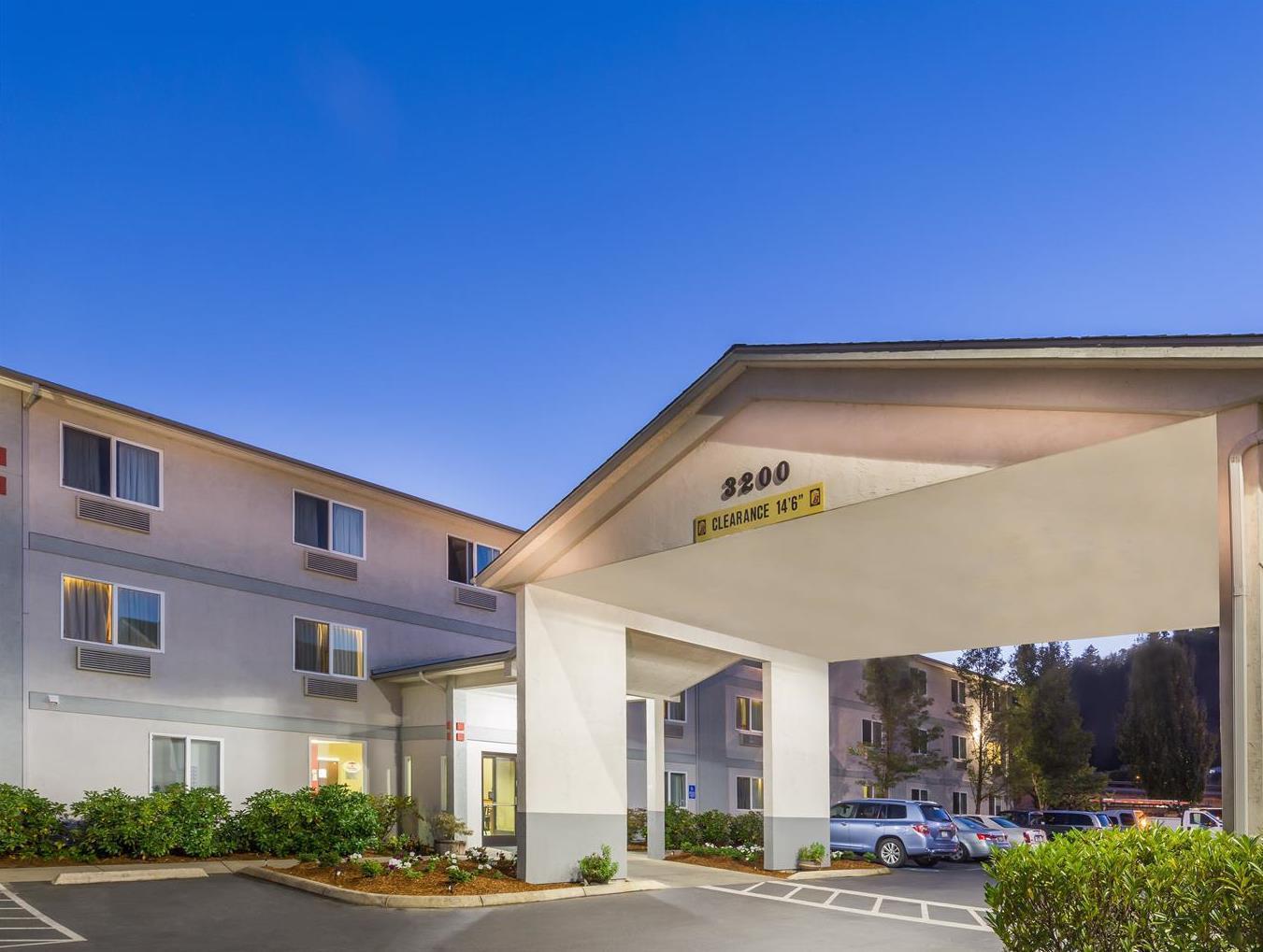 Super 8 By Wyndham Roseburg