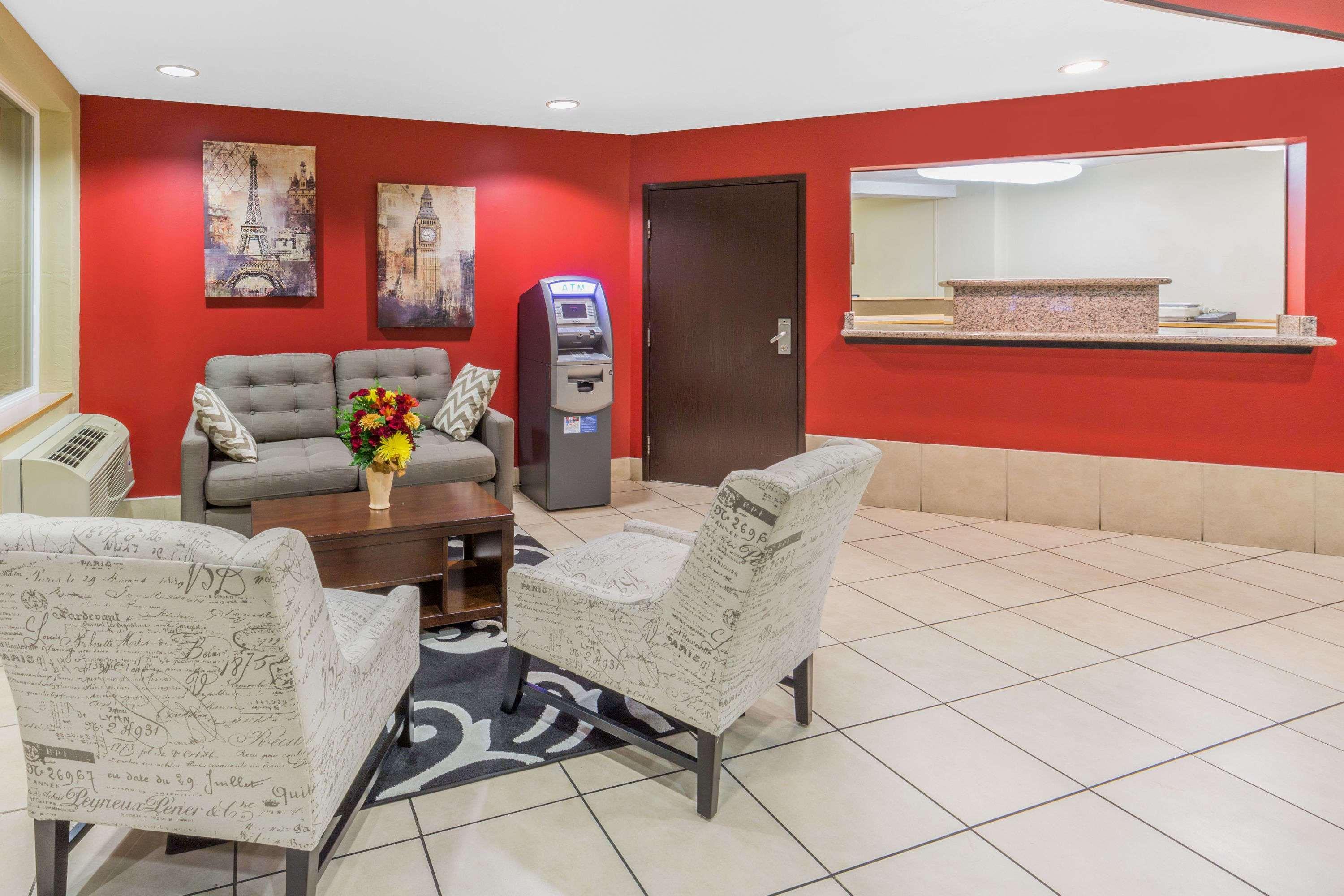 Super 8 By Wyndham Hotel