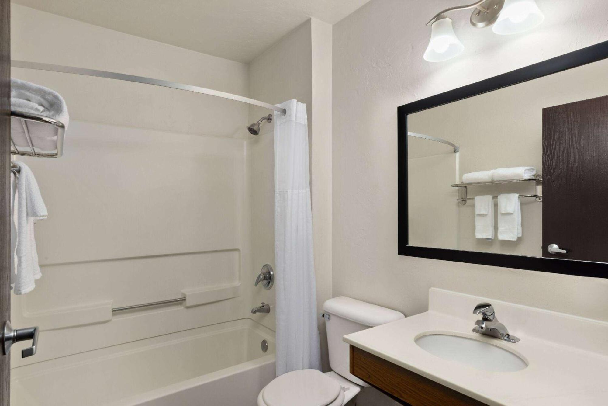 Super 8 By Wyndham Hotel