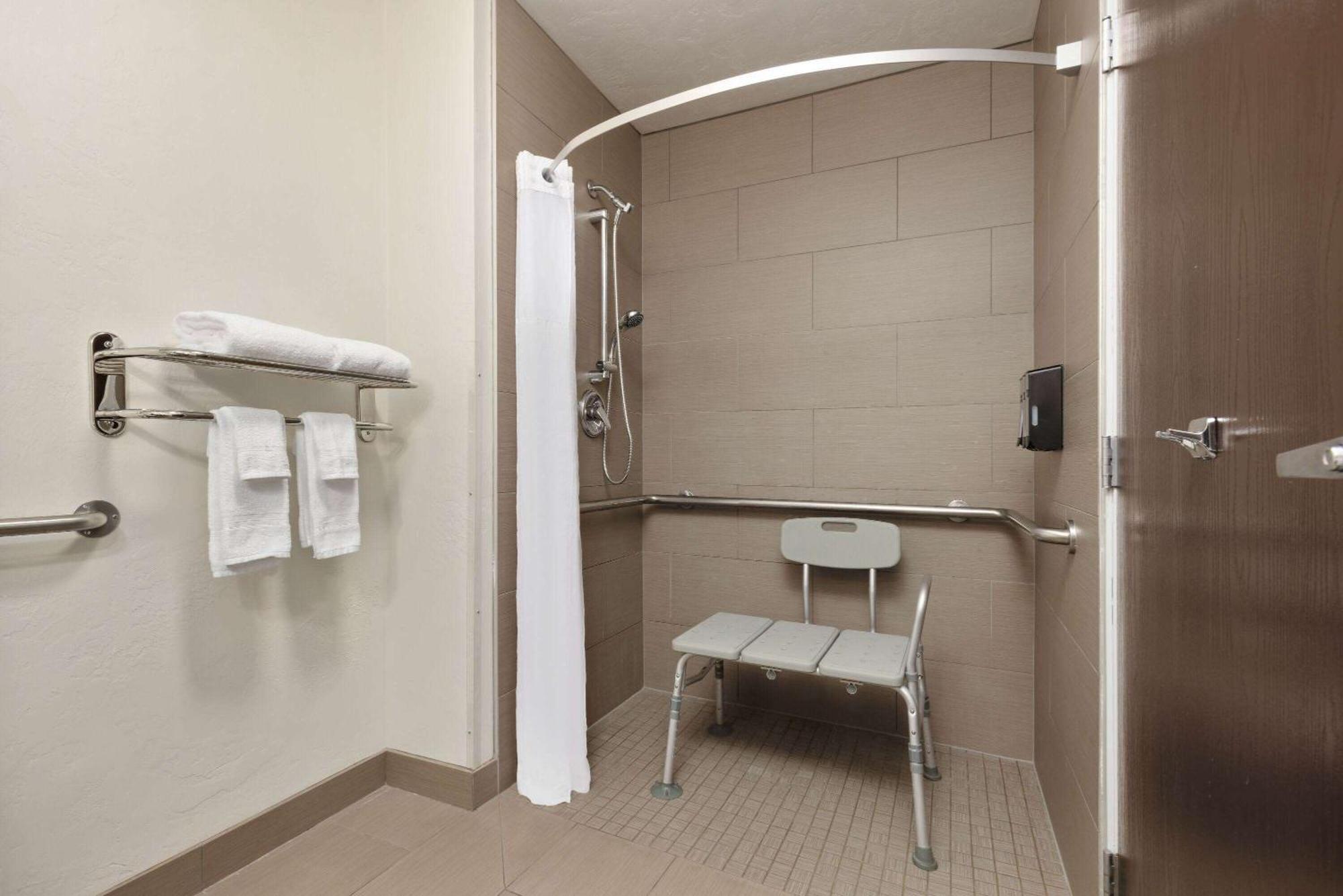 Hotel Super 8 By Wyndham 3*
