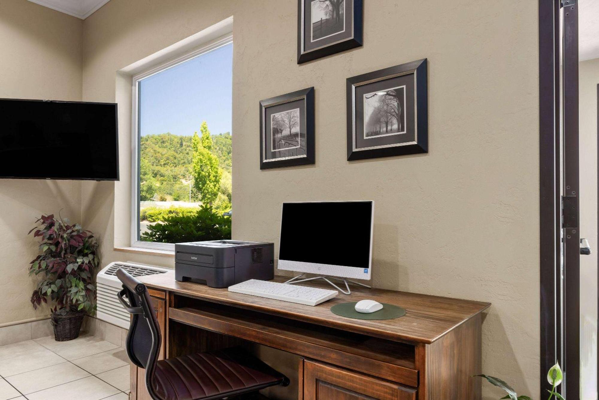 Super 8 By Wyndham Hotel Roseburg