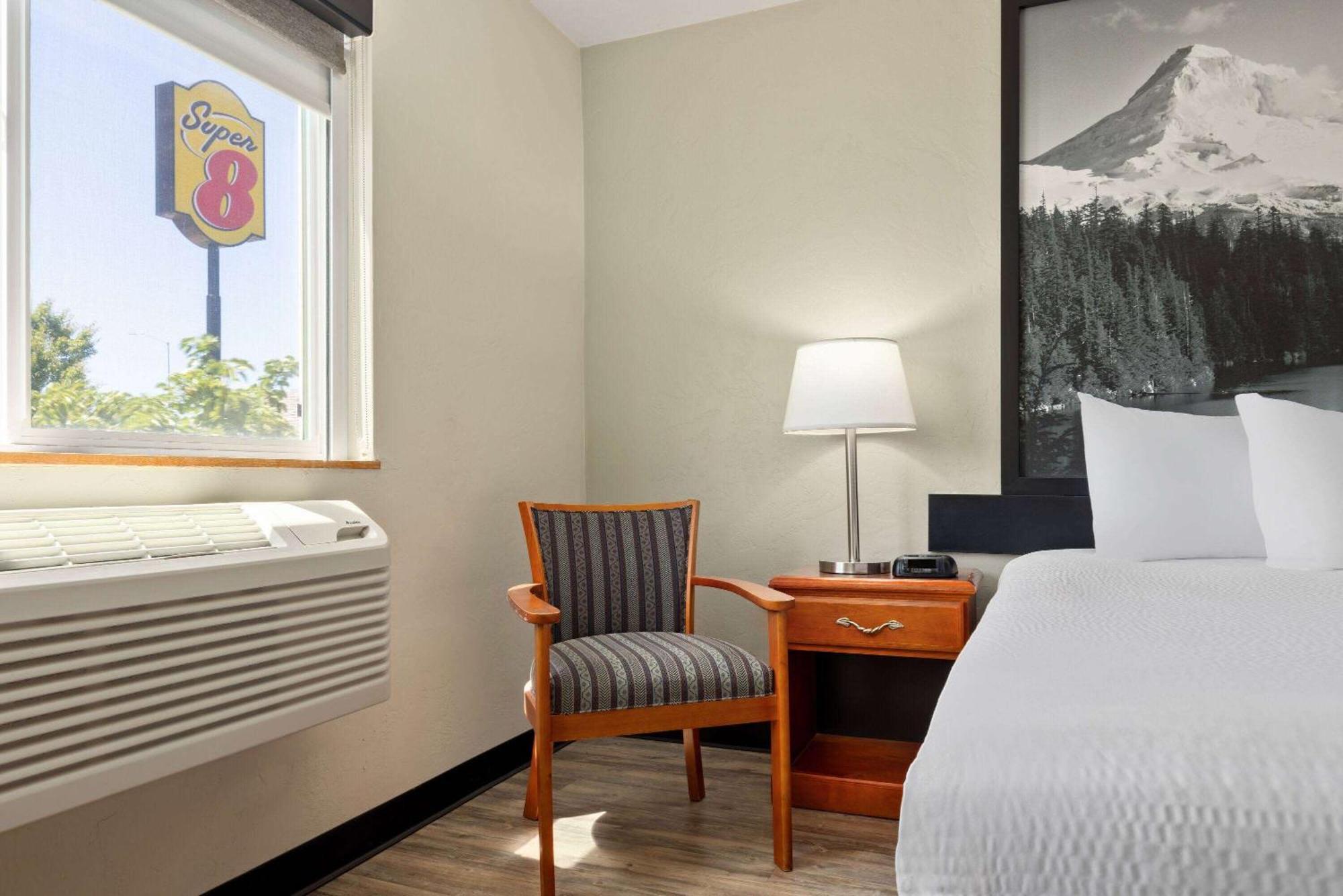 Super 8 By Wyndham Roseburg