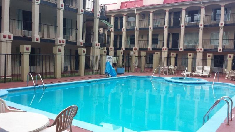 Super 8 By Wyndham Hotel